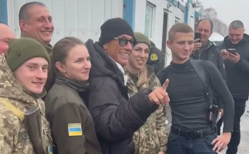 Jean Claude van Damme has expressed his intention to be the "ambassador of Peace" in the Ukrainian conflict, as if we forgot how he was yelling "Slava Ukraine" in 2022.