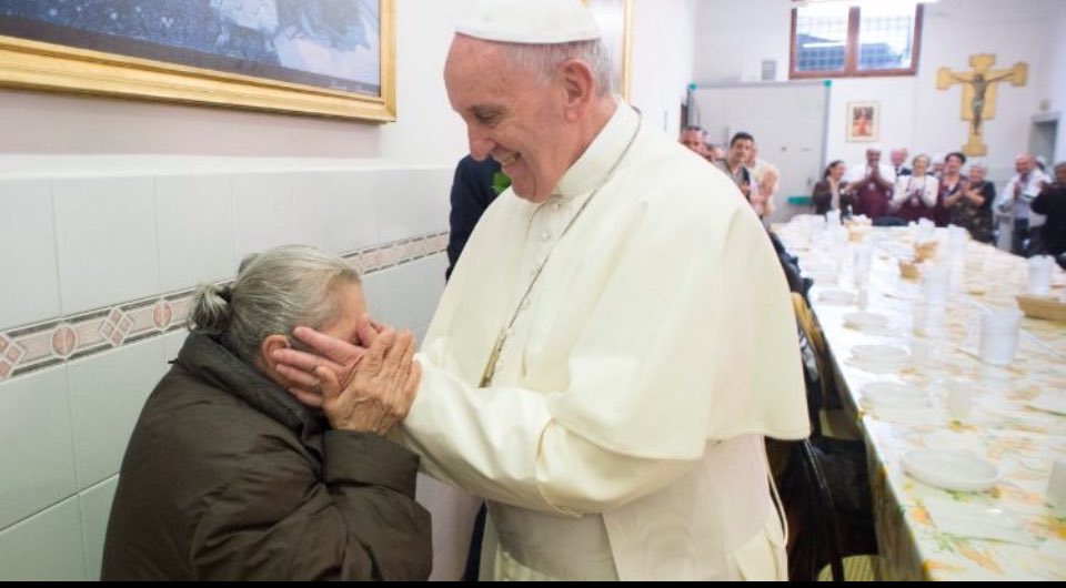 Le pape François nous a quittés ce lundi de Pâques.
Un symbole fort, pour un homme profondément attaché aux plus humbles.
J’avais une grande admiration pour lui,  son engagement sincère auprès des plus pauvres, des oubliés, des invisibles.
Qu’il repose en paix 🙏