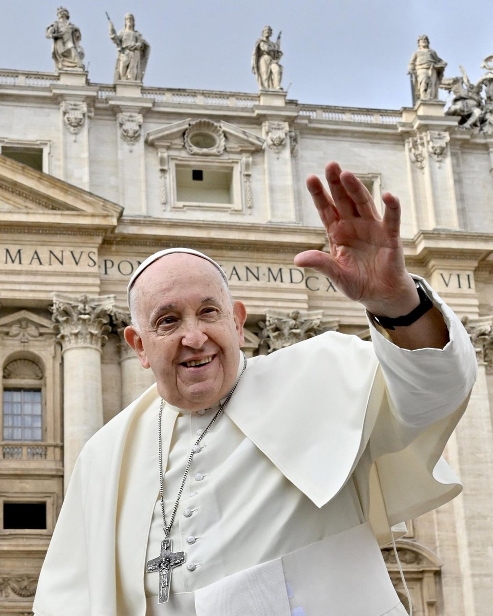 Papa Francesco è tornato alla casa del Padre. Una notizia che ci addolora profondamente, perché ci lascia un grande uomo e un grande pastore. Ho avuto il privilegio di godere della sua amicizia, dei suoi consigli e dei suoi insegnamenti, che non sono mai venuti meno neanche nei