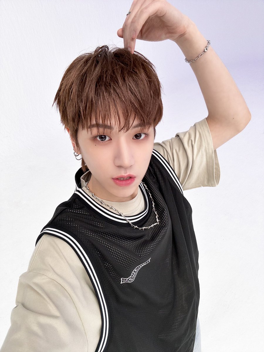 WEGO_press's tweet photo. WEGO 2025 SUMMER feat. BOYNEXTDOOR
Selfie📸
#SUNGHO #RIWOO
一部店舗にてBOYNEXTDOORオリジナルアイテム販売中★
WEGO Magazine BOYNEXTDOOR特別版も配布📚
▼BOYNEXTDOOR特設ページ▼
https://t.co/jCAbYvYDKR
@BOYNEXTDOOR_JP
#BOYNEXTDOOR #BND #WEGO #2025SUMMER #ORIGINALITEM https://t.co/OHVGcIupH9