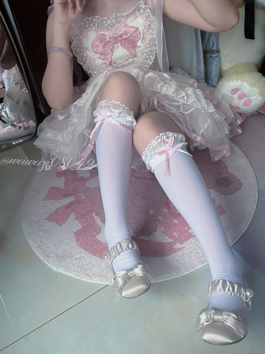 如果我不穿Lolita的话
我的一些
就是比如说我的容貌我的身材
还有我的社交的礼仪
还有美好的品德美好的性格
甚至是灵魂都会被毁了 ՞•･•՞🐾