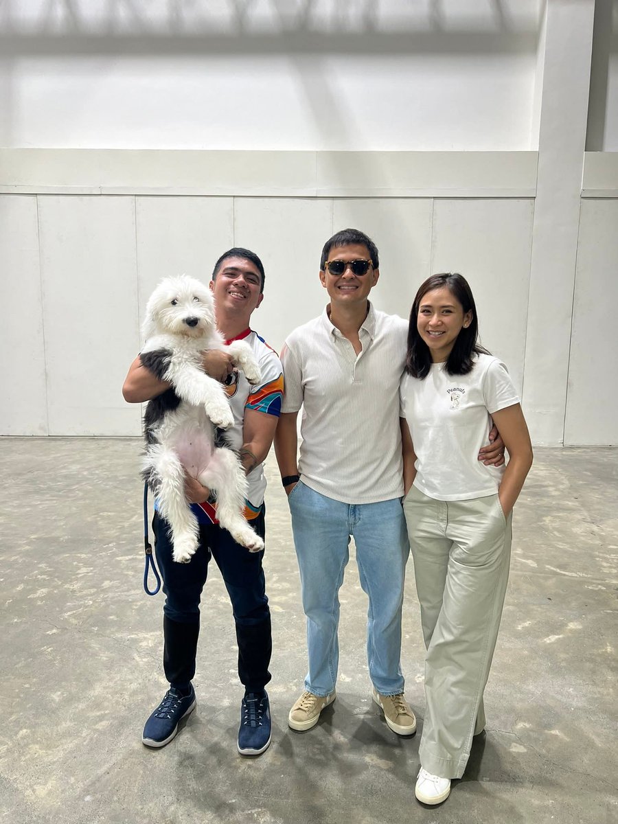 AshMatt_intl's tweet photo. Mila with furpawrents, @JustSarahG and @mateoguidicelli, and trainer Tristan Huertas. πΆ
πΈ: Milo & Friends https://t.co/h9g2eaG3v2