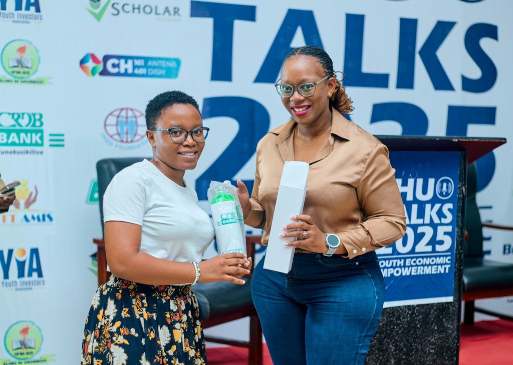 Chuo Talk yazikutanisha Youth Investors Association na Benki ya CRDB

Benki Swahiba ya vijana, CRDB chini ya kitengo cha CRDB Youth Banking,  ilishiriki tukio la Youth Talk lililoandaliwa na YIA lenye lengo la kuwaunganisha vijana kujadili mada muhimu kama usimamizi wa fedha,