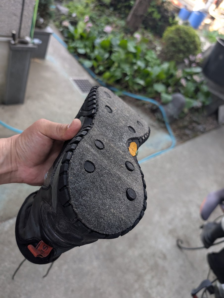 namagusana's tweet image. さほど使ってないフェルトもまだまだ残っているのに
最高峰2年目でこれは酷すぎる
年々駄目になるな・・・シムス😡
#Simms
#G4ウェーディングシューズ