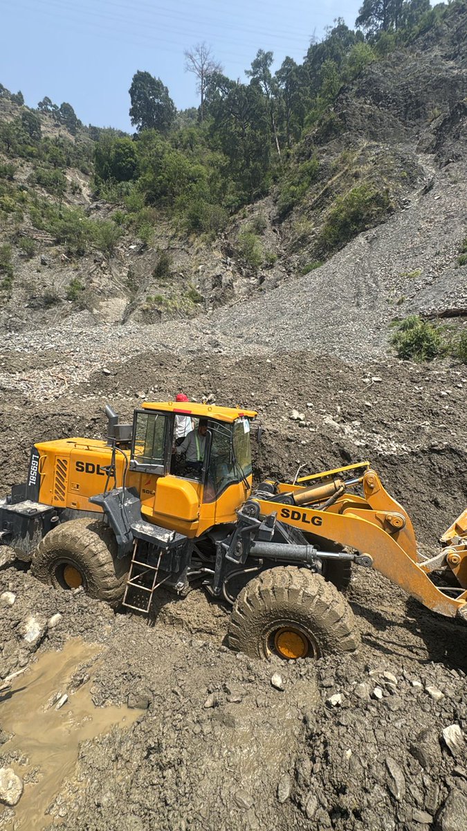 KashmirLife's tweet photo. After the Deluge: Restoration Works Underway in Ramban 
Following the tragic #cloudburst that claimed three lives in #Ramban, restoration efforts are now in full swing. These images by #HimalayanQRT #Ramsoo capture the ground restoration situation. https://t.co/4yjT0x0Z2O