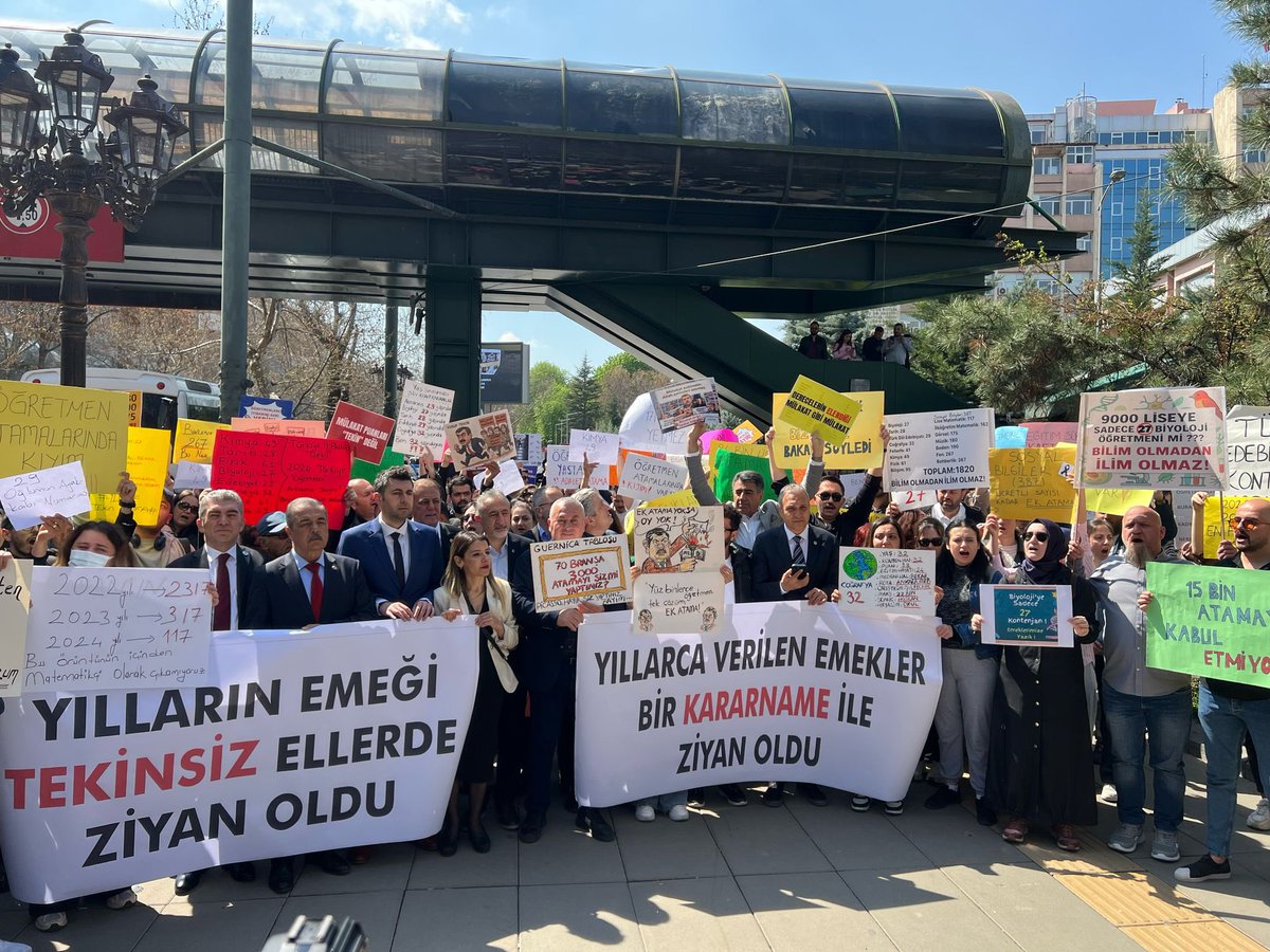 Kontenjan mağduru öğretmenlerimize destek olmak için Milli Eğitim Bakanlığı önündeyiz.
Hak, Hukuk, Adalet için mücadeleye devam edeceğiz.
#YusufTekinİstifa
<a href="/herkesicinCHP/">CHP 🇹🇷</a>