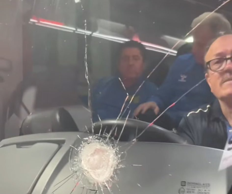 Bu taş öylesine bir taş değildir direk şoförü hedef alan otobüse kaza yaptırmaya, cana kastetmeye yönelik bir harekettir, illa ölüm mü olması gerekiyordu. Tepkinizi ölüm olduğunda değil şimdi gösterin. Eskişehir'in bütün siyasilerini bir olmaya davet ediyoruz.