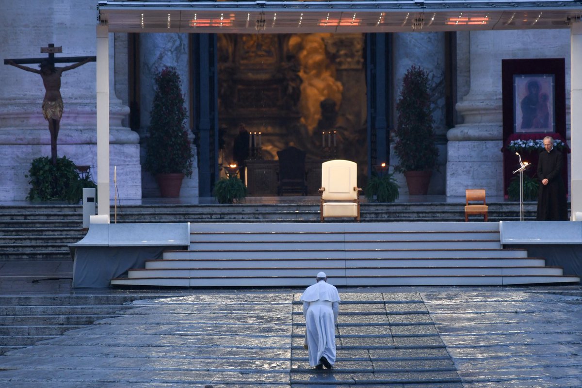 Storace's tweet photo. #PapaFrancesco https://t.co/1FtFR9JfsL