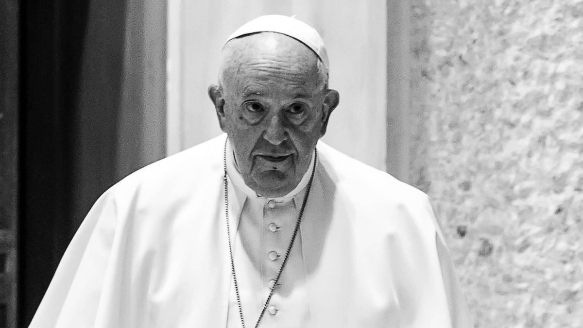 Pawe95058944's tweet photo. The Vatican has announced that Pope Francis died today at 7:35 AM. He was 88 years old. The Holy Father had long struggled with health issues, including bilateral pneumonia.
#PopeFrancis #Vatican #BreakingNews https://t.co/9AkbqCFVhc