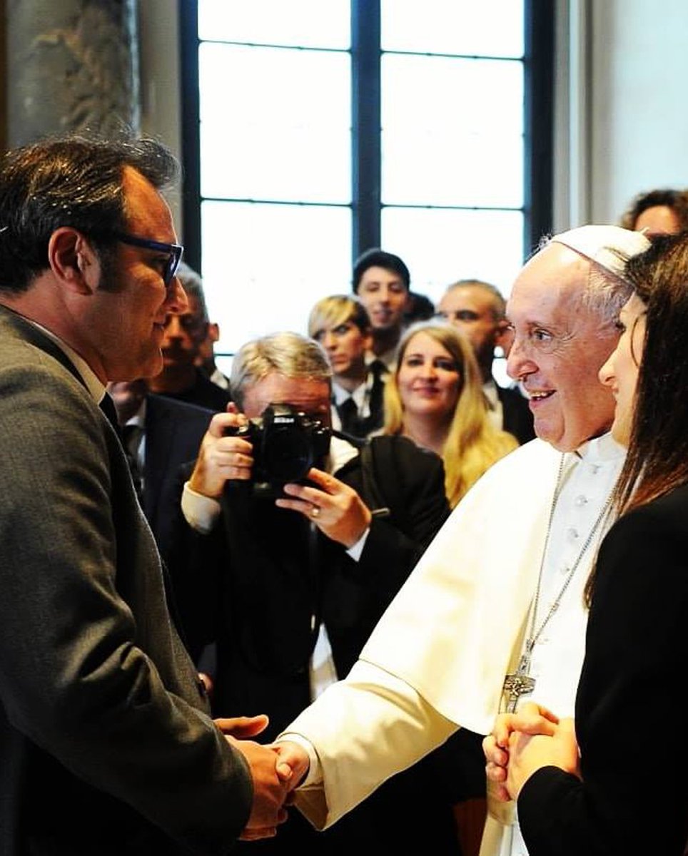 #PapaFrancesco con il suo sguardo, la sua voce, la sua capacità di parlare a tutti restano per me un ricordo indelebile.
La sua è stata una presenza rivoluzionaria e umana. Ha scelto di stare accanto agli ultimi, ha camminato tra le ferite del mondo con coraggio e tenerezza.