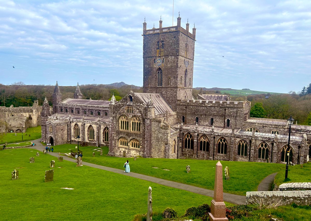 Fabulous Easter bank holiday at St Davids Cathedral Pembrokeshire. Courtesy <a href="/DrElizabethMac1/">Dr Elizabeth Mackintosh</a> #Wales #WelshPassion