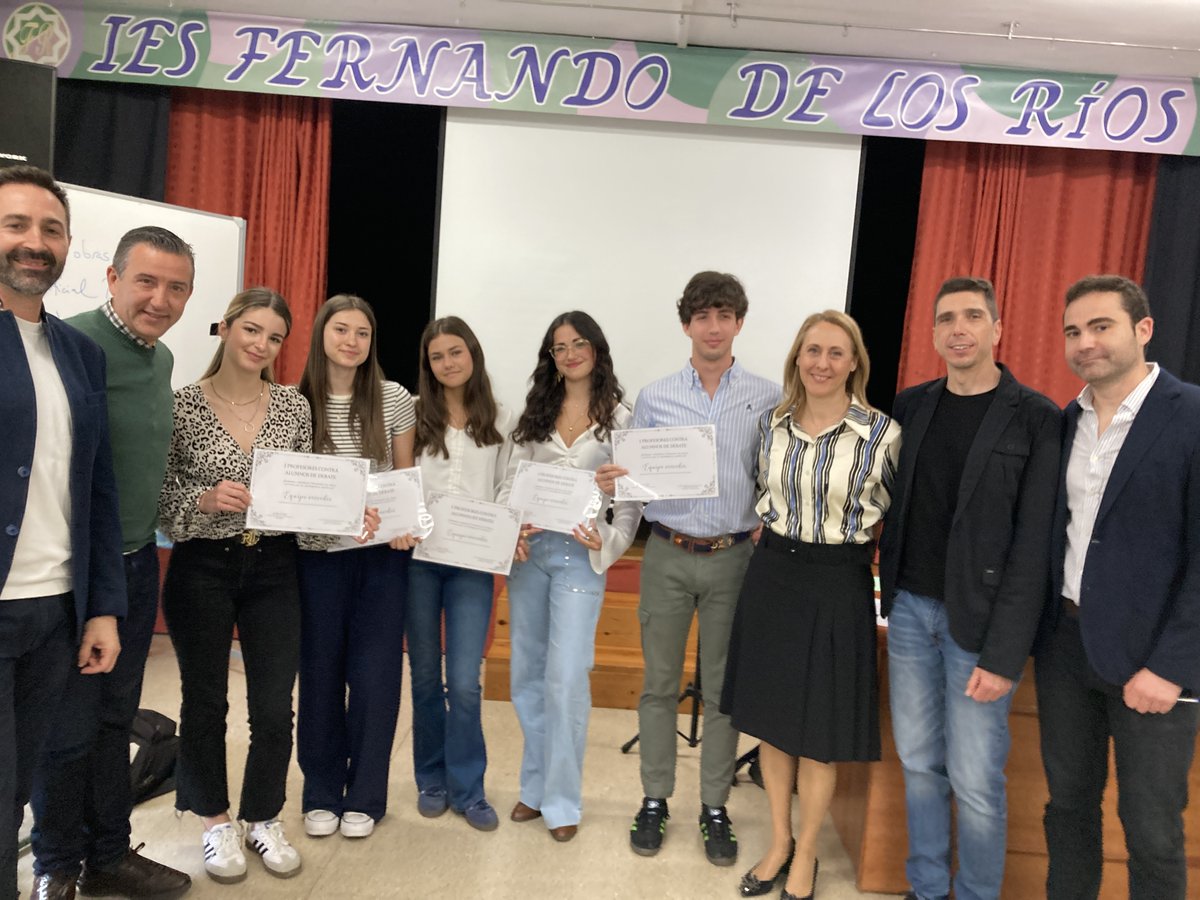 “¿Podemos considerar literatura las obras escritas por la inteligencia artificial?”. El alumnado ha ganado el I Debate Académico Profesores-Alumnos. Objetivo: promocionar el pensamiento crítico, el uso de la retórica, el trabajo en equipo y la investigación. ¡Enhorabuena a todos!