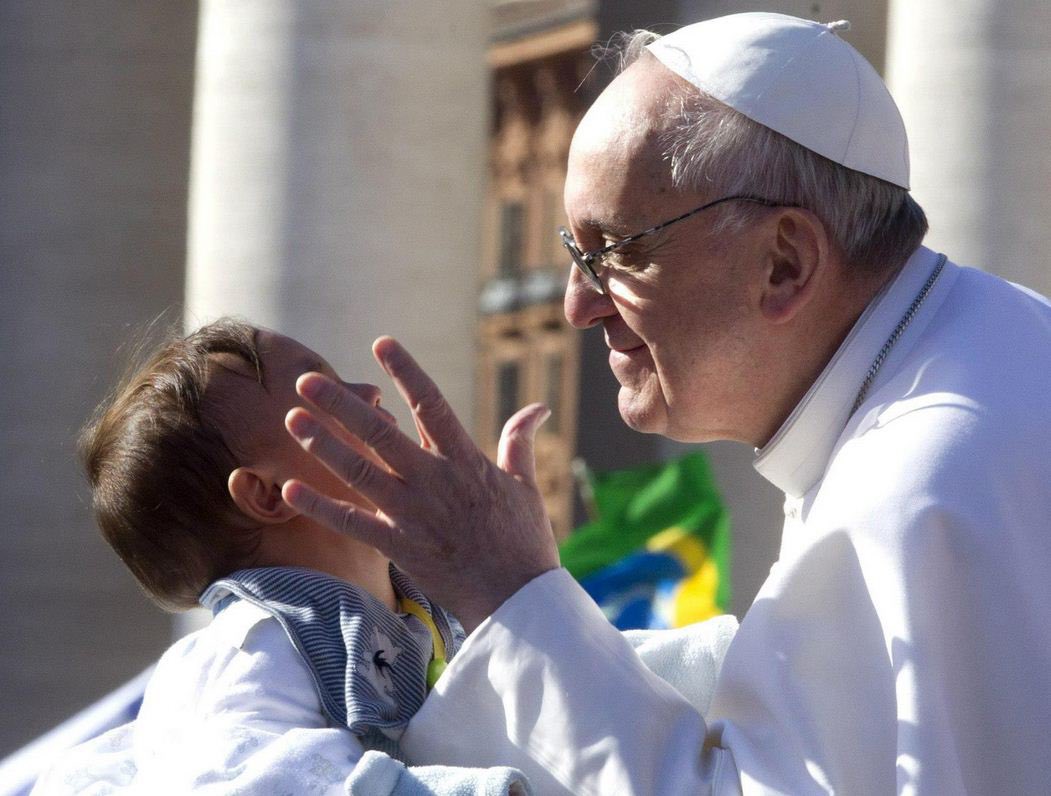 DGambinom5s's tweet image. Se ne va Papa Francesco.
Un Papa scomodo, per quella Chiesa che ha fatto male.
Ha avuto il coraggio di parlare di pedofilia, di accoglienza per gli omosessuali, di pace.
Ha incarnato ciò che la Chiesa dovrebbe essere.
Grazie per aver disturbato il silenzio #PapaFrancesco