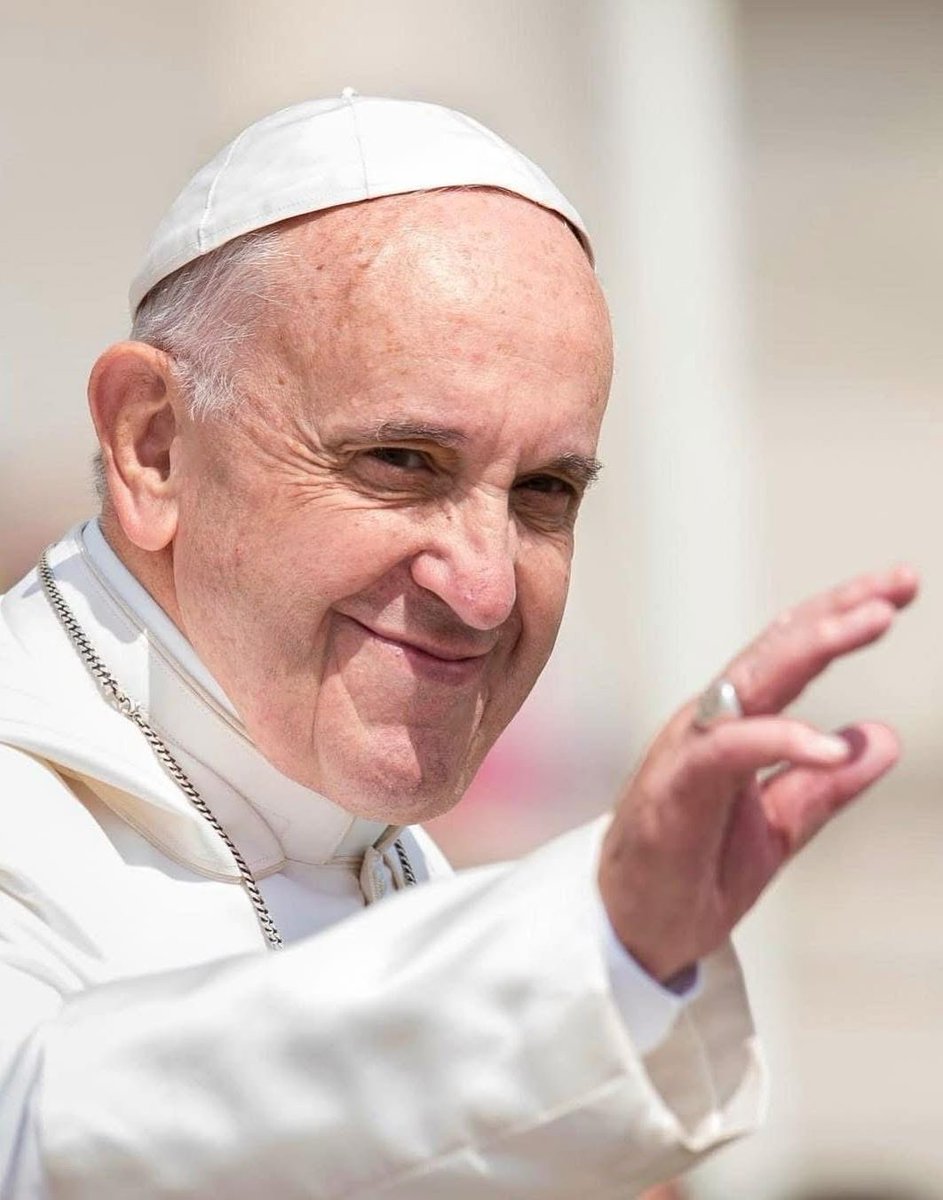 Se la fede è un dono io non l’ho ricevuto.
Ma Papa Francesco è stato, anche per me e tanti di noi, un riferimento straordinario. Anche in questo la sua grandezza.
Ci mancherà tantissimo.

Fai buon viaggio e riposa, se puoi.