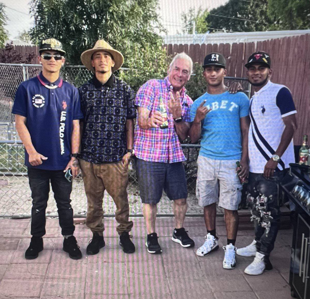 MahalaxmiRaman's tweet image. Busted! #NewMexico Judge Joel Cano quits after #ICE finds an alleged Tren de Aragua member living in his backyard — armed, tatted, using his address

Feds also uncovered suspected cartel-linked content and weapons.

#IllegalImmigrant  #Mexico