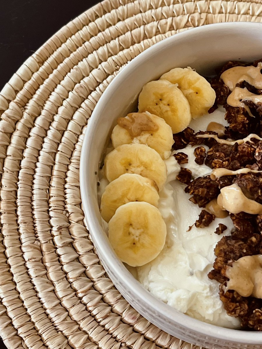 Scrambled oats,banana,peanut &amp; Greek yogurt 😊