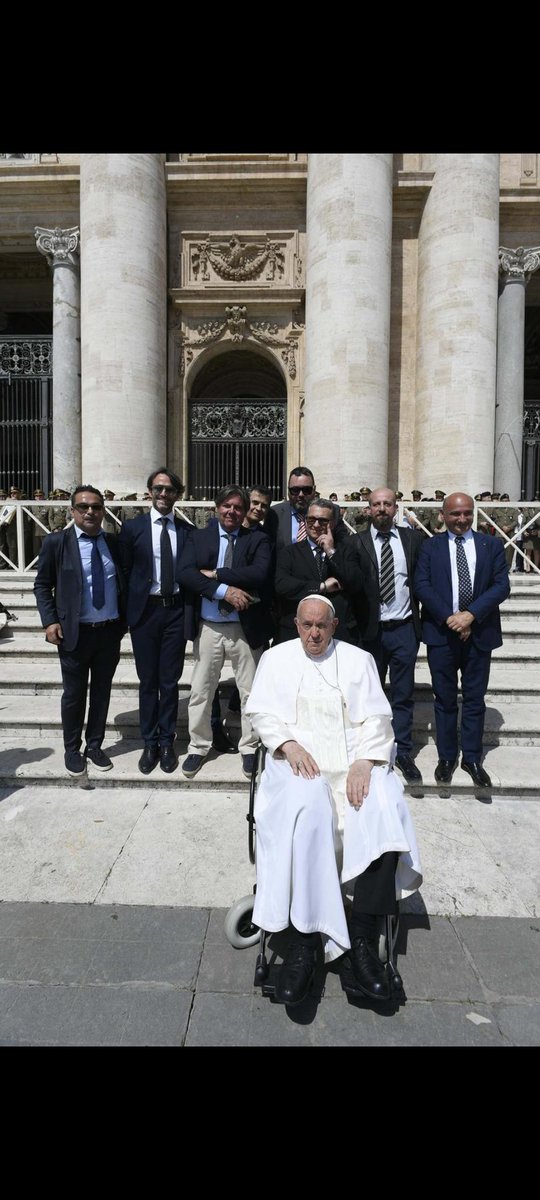 assprodida's tweet photo. Piangiamo la scomparsa del #SantoPadre che, poco meno di un anno da, fa con affabilità e benevolenza aveva ricevuto una nostra delegazione.
#PapaFrancesco https://t.co/Tow1d6XdjZ