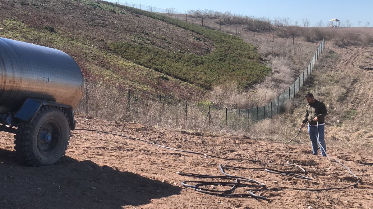 Derneğimizin yürüttüğü, Ankara Kent Konseyi’nin eş-faydalanıcı olduğu ve UNDP GEF-SGP tarafından desteklenen "Doğa Tabanlı Metropoliten Stratejiler: İmrahor Vadisi Uygulama Projesi" kapsamında BAKAP uygulama alanında 14 Nisan 2025 günü bitki dikimi yaptık.
dogatabanlicozumler.org