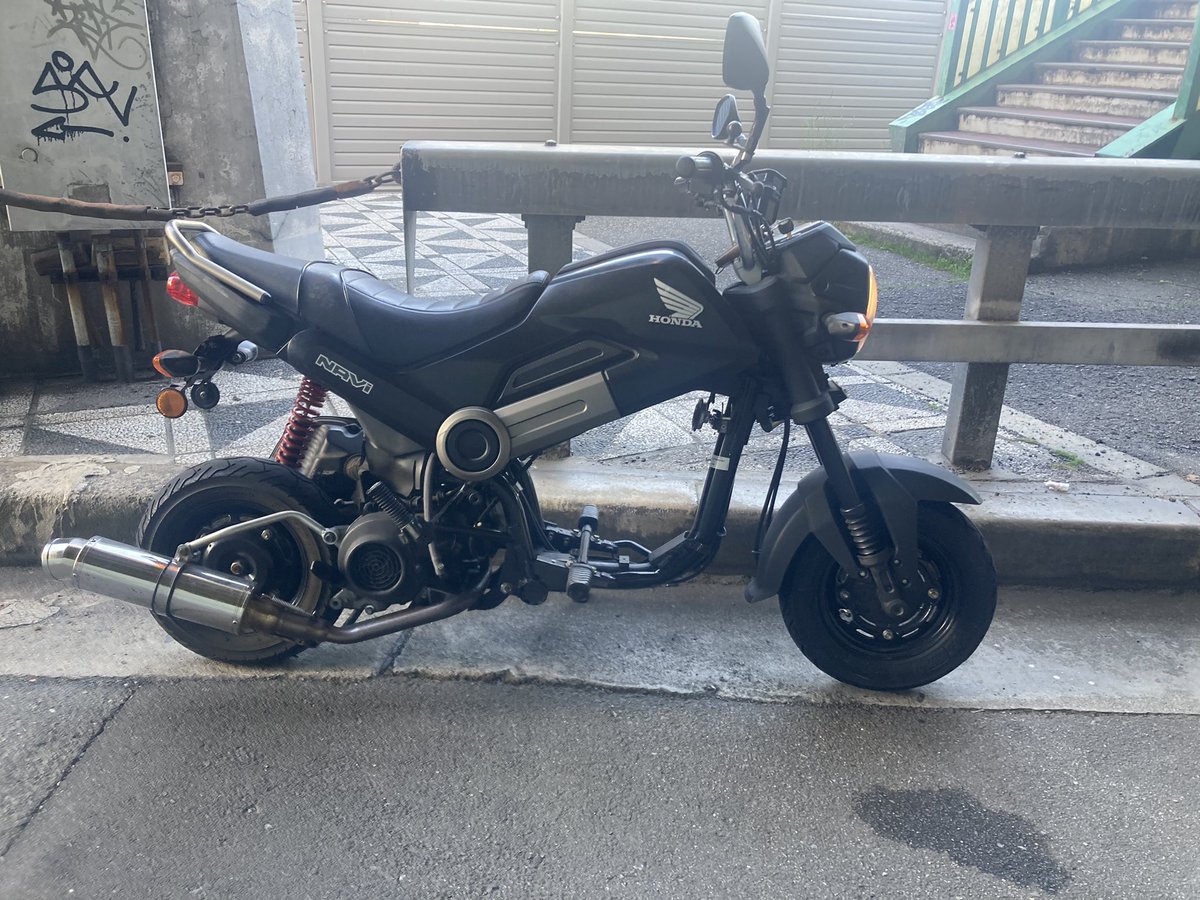 0VERFR0W's tweet photo. 【固定更新】現在の愛車たち
アーケード版の湾岸ミッドナイトで乗ってるから買ったスバルR2 
お出かけツーリング枠ADV160
年に2.3回ある原付ツーリング枠Navi110
近所徘徊用青春号枠スズキ レッツ AS50
逆張りしすぎて四輪はMTで二輪は全てATですヨロシク✨ https://t.co/h9K4zTu3xc