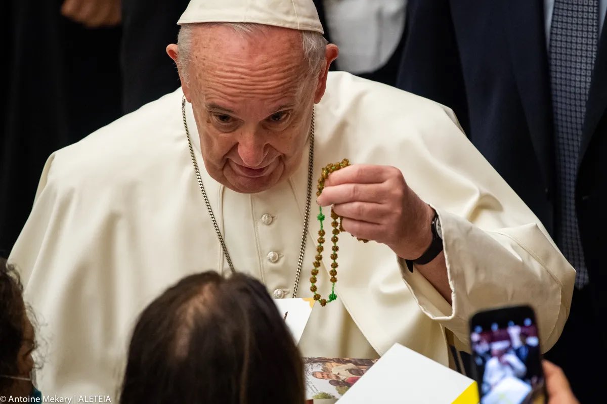 Este Lunes de Pascua el Papa Francisco ha partido de este mundo después de 12 años en el Vaticano.

Que Dios le perdone todos sus pecados y que el Espíritu Santo ilumine a los cardenales para que elijan a un buen Pontífice. Vivimos tiempos cruciales.

Rezamos por su alma. ✝️