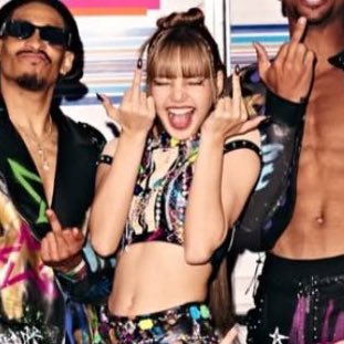 lalicebratz's tweet photo. TEAM #LISACHELLA 🖕🏼❤️‍🔥 https://t.co/7Zxh7e0oFW