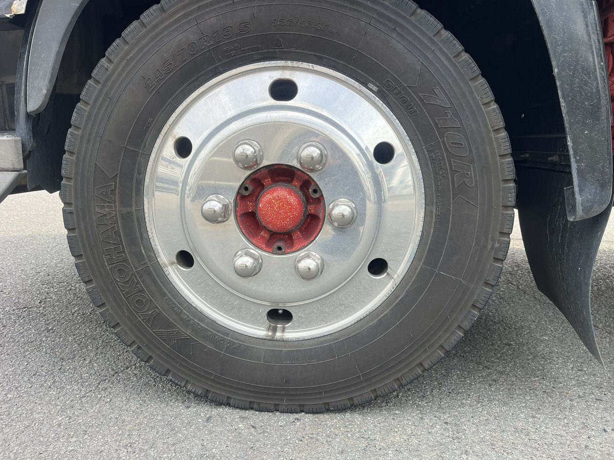 PANKICHI5_10's tweet photo. バタバタと忙しく1週間ぶりの洗車
磨き込んでやったから満足 https://t.co/B5eR1CPeA0