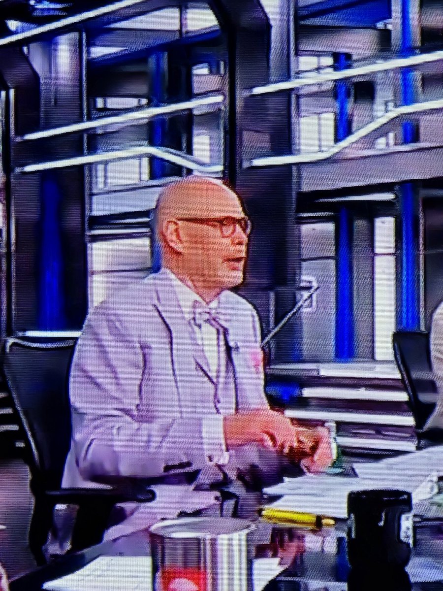 dEe_eNd's tweet photo. EJ lookin' sharp on @NBAonTNT https://t.co/g6CEoaPxA5