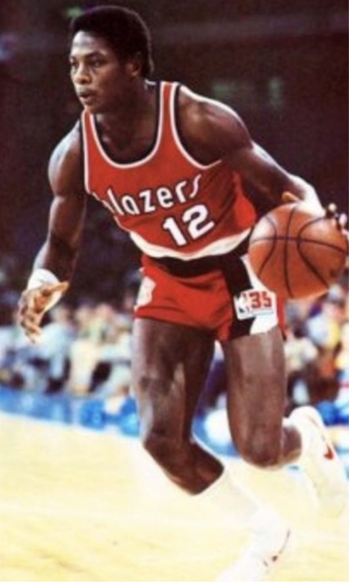straaw10's tweet photo. @InsideTheNBAFul  @NBAonTNT #12BillyRayBates is 68years old and still alive. https://t.co/0MiW56slyr