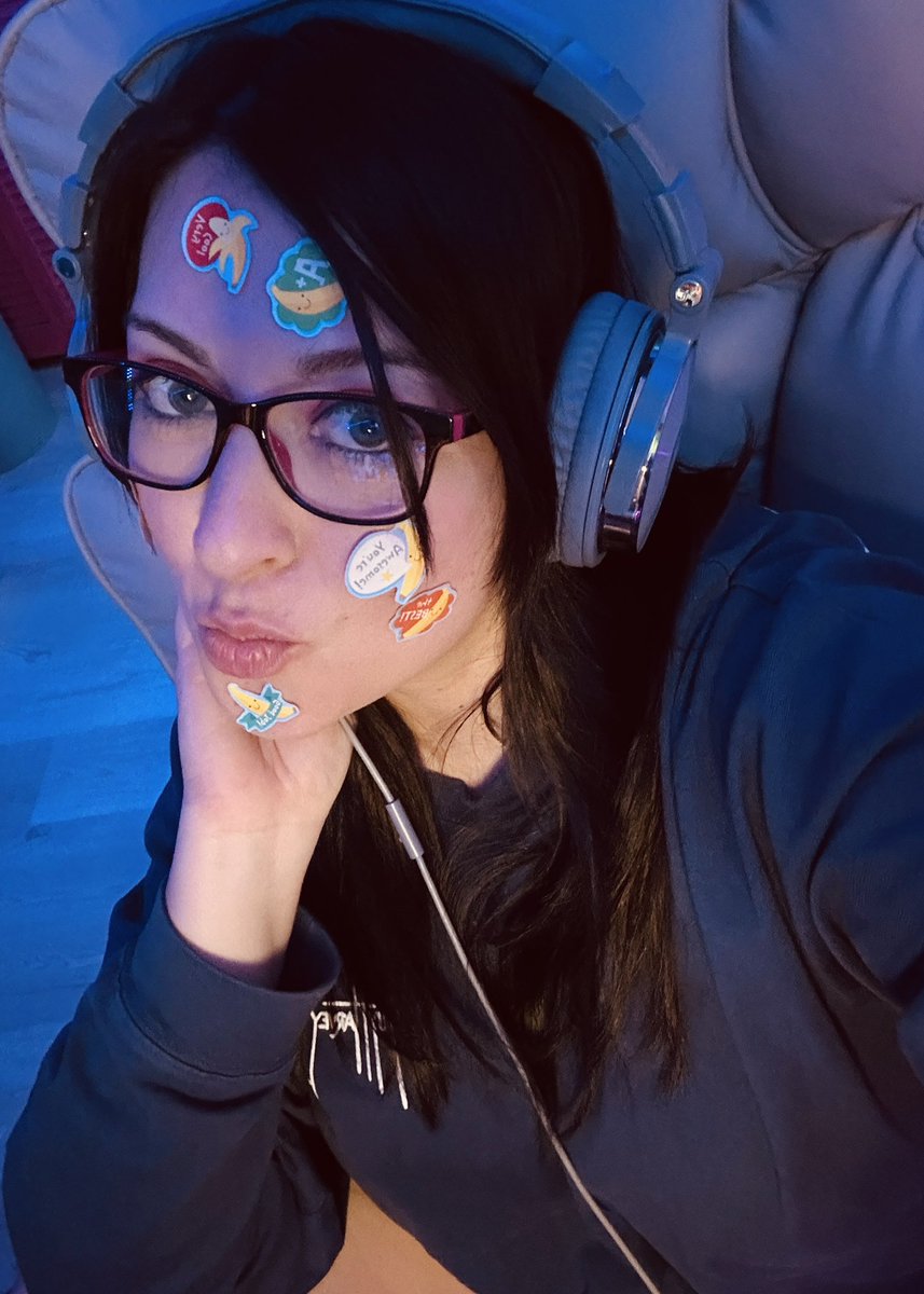 RetroJenny's tweet photo. I’m a millennial. Selfies = duck lips. Thanks for the donations tonight! We hit over $3k for ACH! And I had a blast playing Illusion of Gaia. Thanks for the raids and hanging out! You all are amazing 🩷
#twitch #capmonth #fundraiser #retro #SNES #nintendo #saca #millennials https://t.co/N0nJQmn2g6