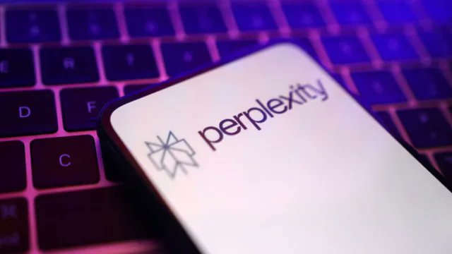software_bucket's tweet image. Perplexity set to replace Gemini on Samsung and Motorola smartphones and might be Android’s next big AI assistant, as Motorola signs on and Samsung explores a deal.
#PerplexityAI #GeminiAI #Samsung #Motorola #Android #AIAssistant #TechNews #MobileAI 
bit.ly/3Gi7QTy