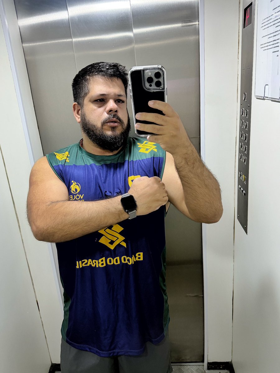 Itswallacee's tweet photo. Tentando não ser mais turista na academia. https://t.co/Dol99wwnn0