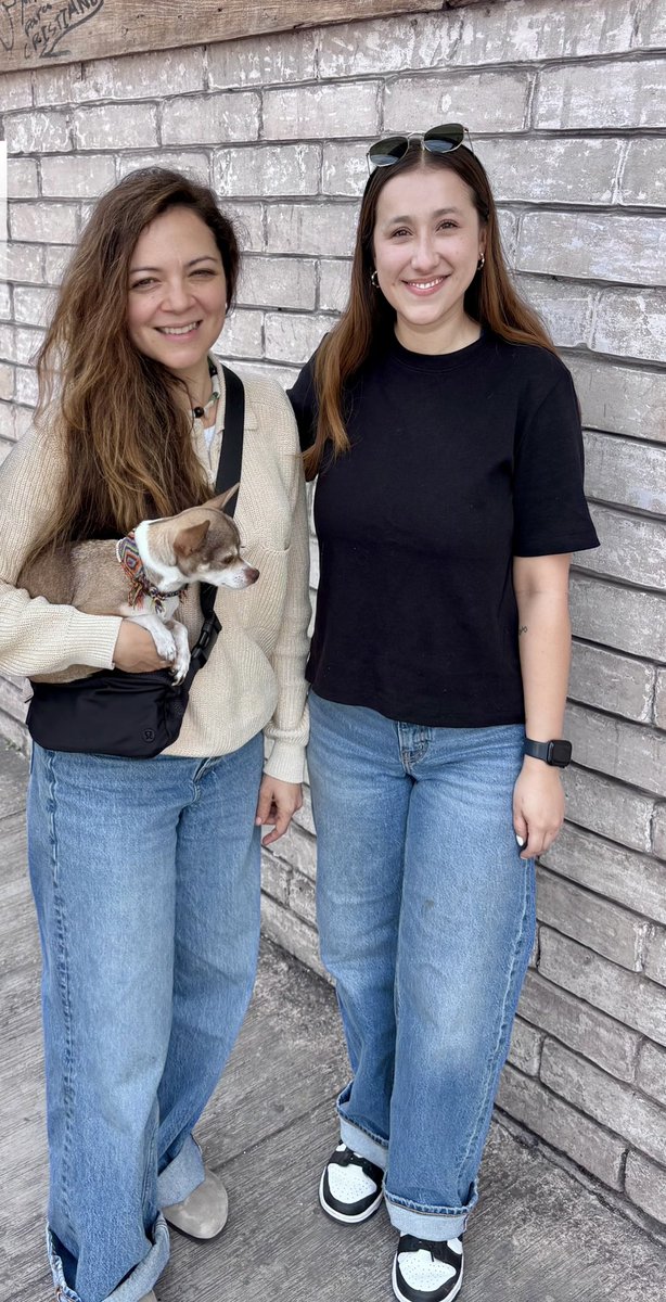 teerebj's tweet photo. Este sábado fue UN GRAN SÁBADO 💛💛💛🥹🥹🥹

Tuve la fortuna de encontrarme con dos mujeres grandes de la música ✨. Fan de su trabajo y de lo que su música inspira.
 @lafourcade @elsayelmar https://t.co/CRGtjio8av