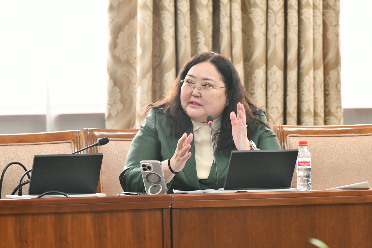 BatchimegP (@p_batchimeg) on Twitter photo Өнөөдрийн УИХ дахь Ардчилсан намын бүлгийн хуралд цахилгаан дугуй, скүүтерийн хэрэглээг зохицуулах талаар Замын хөдөлгөөний аюулгүй байдлын тухай хуульд нэмэлт, өөрчлөлт оруулах тухай хуулийн төслөө танилцууллаа. 
Бүлгийн гишүүд хуулийн төслийн өөрчлөлтийг дэмжихээ илэрхийллээ. Өнөөдрийн УИХ дахь Ардчилсан намын бүлгийн хуралд цахилгаан дугуй, скүүтерийн хэрэглээг зохицуулах талаар Замын хөдөлгөөний аюулгүй байдлын тухай хуульд нэмэлт, өөрчлөлт оруулах тухай хуулийн төслөө танилцууллаа. 
Бүлгийн гишүүд хуулийн төслийн өөрчлөлтийг дэмжихээ илэрхийллээ.