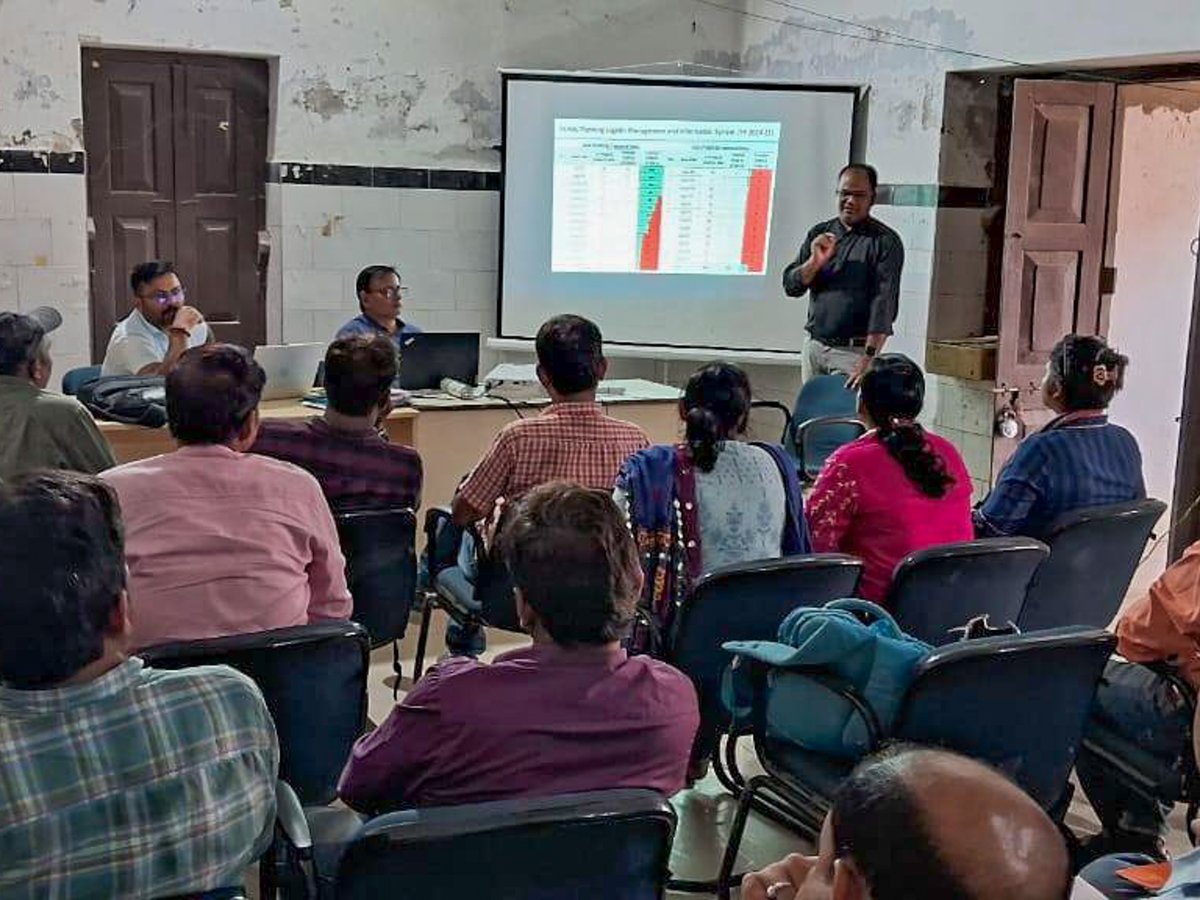 PSIIndia's tweet photo. Under the Mission Parivar Vikas Abhiyan, a range of family planning services were provided in Motihari, East Champaran. PSI India supported the District Health Society in organizing community events such as Saas-Bahu Beti Sammelans to promote awareness of #FamilyPlanning.
https://t.co/rS45XyaHr7

@BMGFIndia @BayerIndia @HCL_Foundation @CII4nr @Kenvue @CIFFchild @Genpact @tatatrusts @SBI_FOUNDATION #PSIIndia #EliLillyIndia #Healthcare #missionparivarvikas #ParivarVikasAbhiyan #SaasBahuBetiSammelan