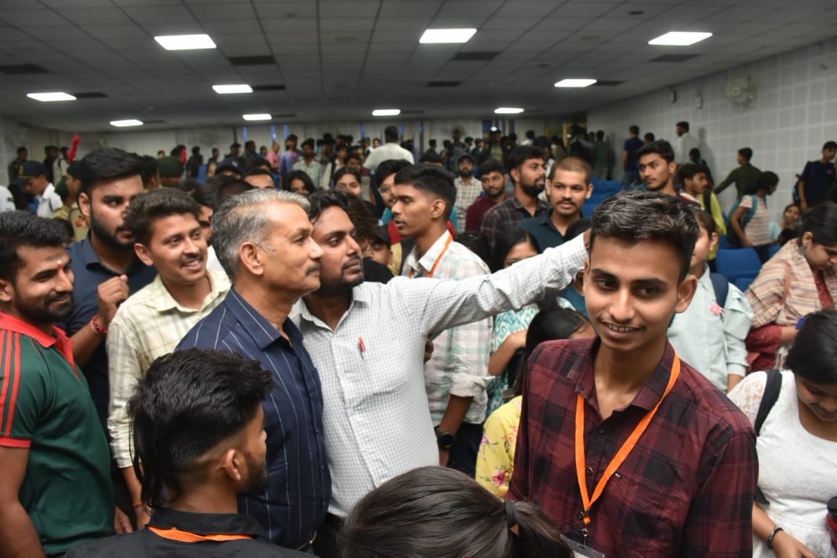 LtGenDPPandey's tweet photo. Our country is blessed where such #Love and #adulation is pure only because an old man was a #soldier once. Who said that #Generation Z is not into #Nation. I see #patriotism and #national fervor in all small cities and villages. Thanks for all the #affection Banaras Hindu University, @MayankNSingh @KashiManthan @HQ_DG_NCC @ajaykraina @AadiAchint @KIITUniversity