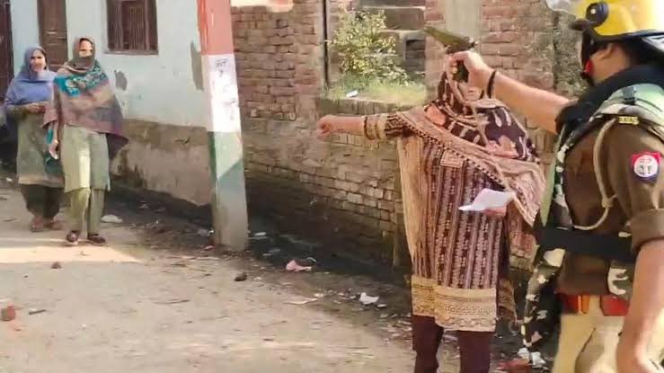 जिसको उसीके के तथाकथित अपने दल ने ये कहकर ख़ारिज कर दिया हो कि उसका विचार व्यक्तिगत है और इस लायक नहीं कि उसकी पुष्टि या समर्थन किया जाए, वो एक सेवानिवृत्त सांविधानिक पद को सफलतापूर्वक सुशोभित कर चुके उच्चाधिकारी के बारे में मुँह न खोले, उसीमें उसकी इज़्ज़त है।

कुछ भी कहने-लिखने