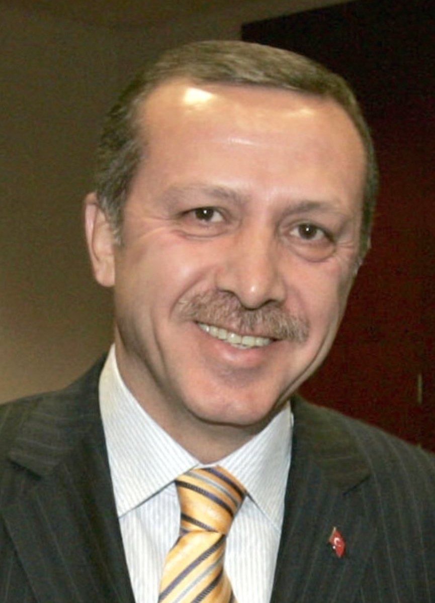 Halkın adamı, hakkın aşığı
O milyonların umut ışığı
<a href="/RTErdogan/">Recep Tayyip Erdoğan</a>