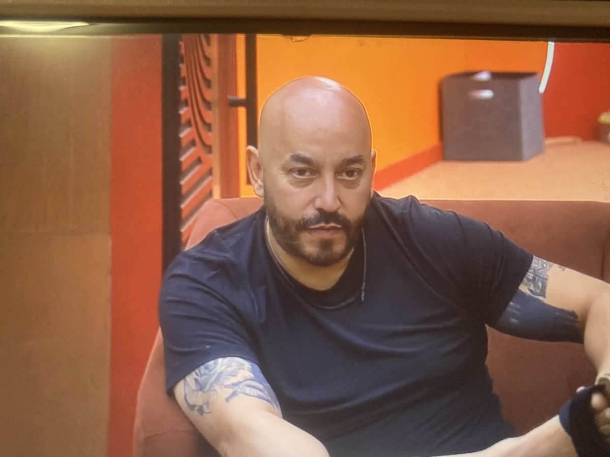 elizondok80's tweet image. Aquí los #titeres AKA #peones del Lupe dándole info al Lupe y el con una mirada macabra por que hoy volvió a fallar, le salió el tiro por la culata. Y para acabar la noche #LCDFAllStars las niñas paula y Lucy @LaJefaTLMD dándoles 🎥 diciendo puro disparates #blablabla envidiosos