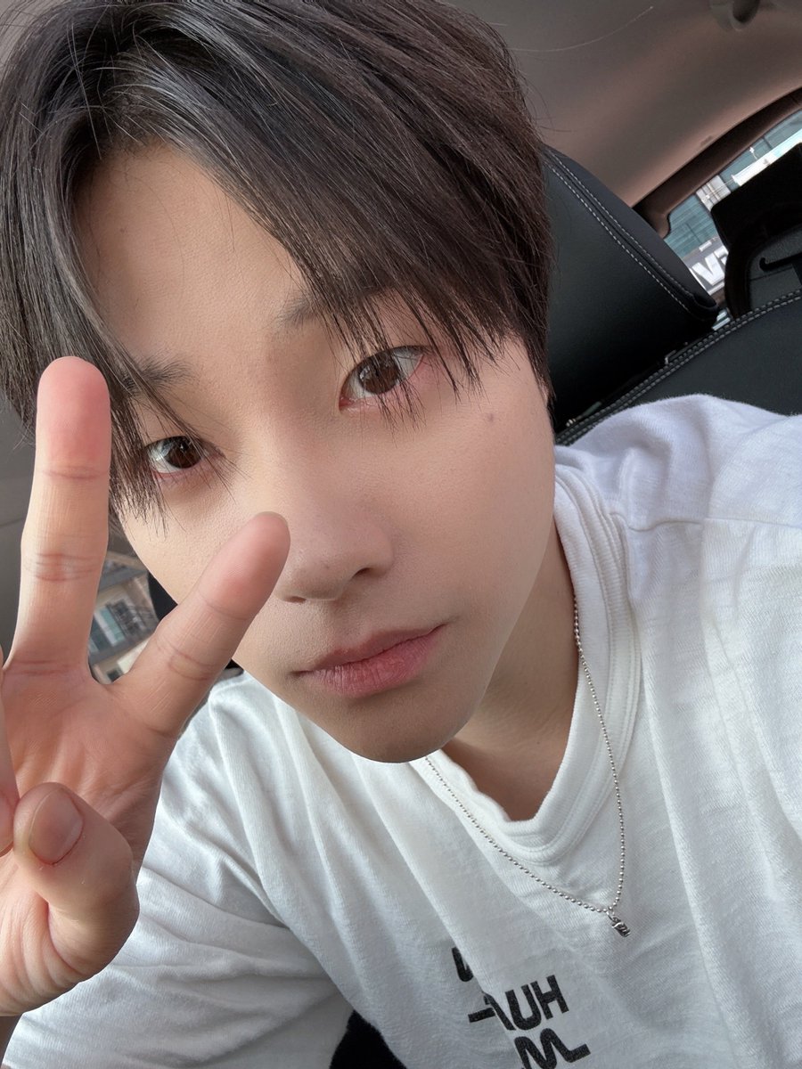 ppuyo_jay's tweet photo. 250421 플챗 #김진환
월요일 힘내라고 셀카 두 장 🥹 https://t.co/7dZuqbkpFT