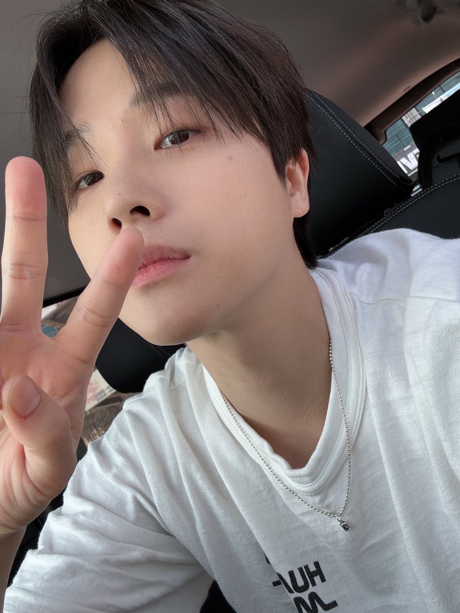 ppuyo_jay's tweet photo. 250421 플챗 #김진환
월요일 힘내라고 셀카 두 장 🥹 https://t.co/7dZuqbkpFT