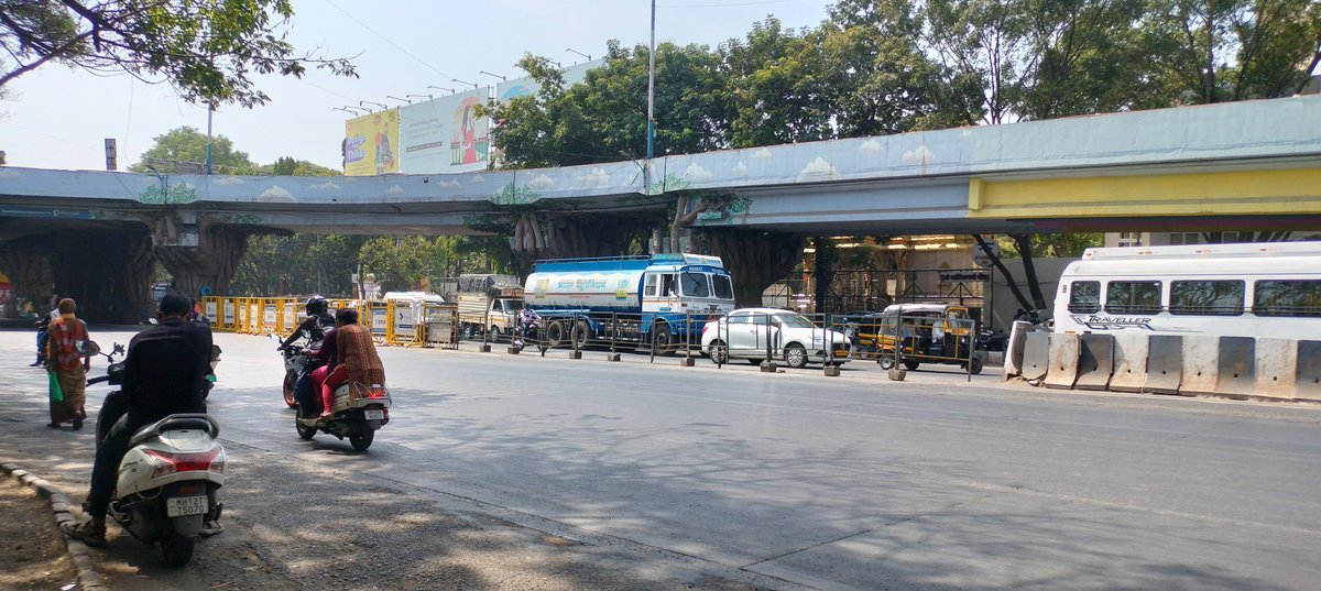 anaghamore027's tweet photo. @PMCPune  @PuneCityPolice @PuneTrafficDept @CPPuneCity
@PuneCityTraffic  
What kind of ridiculous decision is this to switch off the signal near Magarpatta? This area has hospitals, offices, schools—constant rush!

People are STUCK for hours. Emergency patients are suffering. https://t.co/9dmcRhYooG
