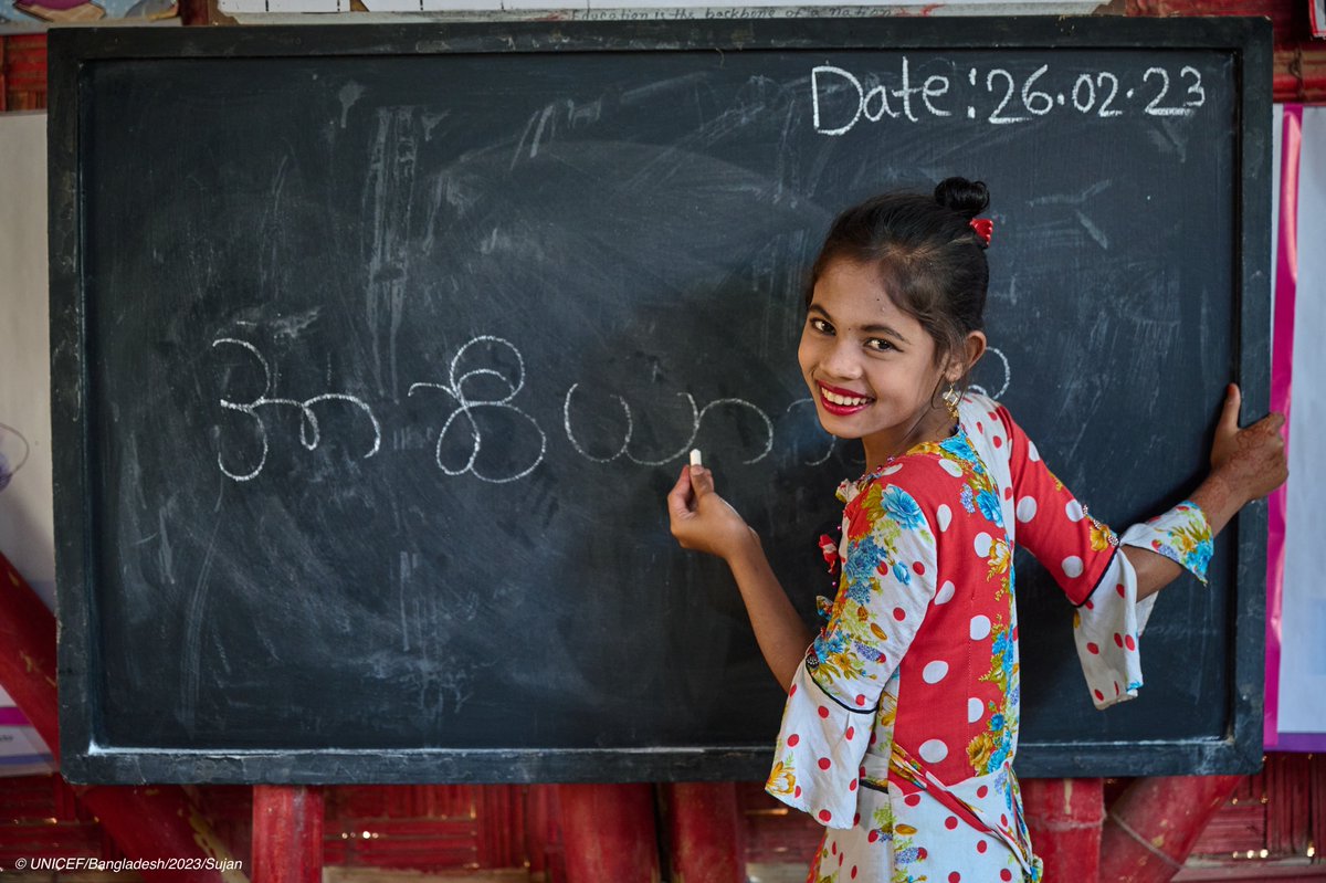 UNICEFBD's tweet image. “I love learning Burmese at my learning centre!” 📚 – Asma, 7.
Thanks to @GPforEducation, Rohingya children can learn through the #MyanmarCurriculum and build a brighter future.