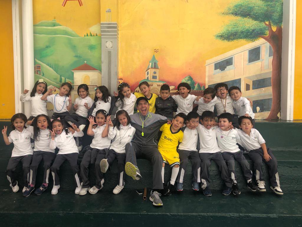 henryfevaldi's tweet photo. Recuerdos 2005 2023 🤩
Una experiencia maravillosa, fue el haber compartido con gente tan bonita en el APC Escuela durante algunos años de mi vida. Un viaje inolvidable que siempre le agradeceré a Dios. Gracias niños queridos.
#dance #baile #amigos #loja #ecuador 2025 2023 https://t.co/NhmvyfqjbQ
