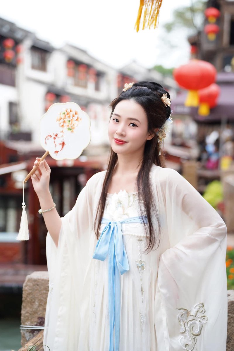 dung_midu's tweet photo. Nơi phố cổ xa xôi 💋 https://t.co/fR2UpYr1ze