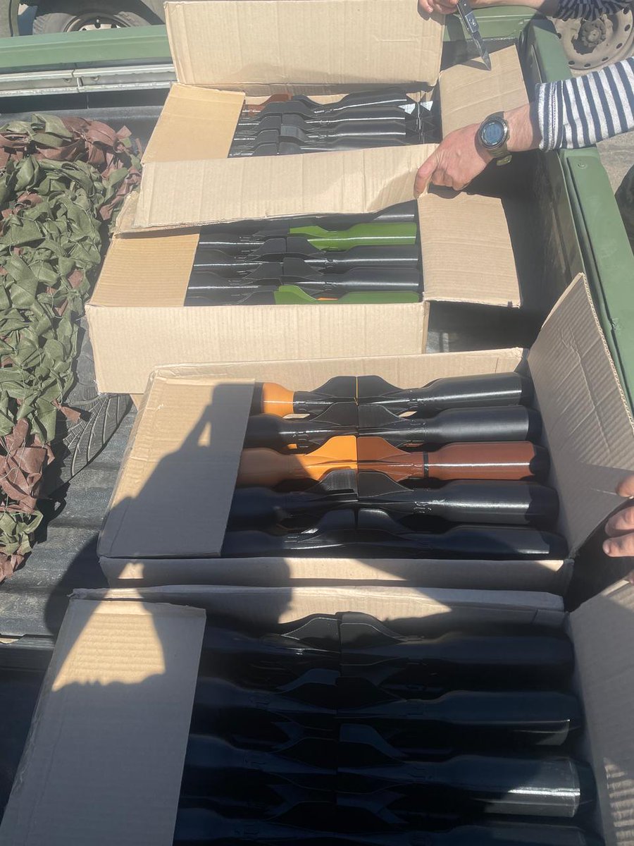 Доброго ранку пані та панове!
Доїдаємо пасочки і до праці!
Бо кацап сам не здохне!
Наші з вами великодні кошики хлопці отримали саме на Пасху!😁👇