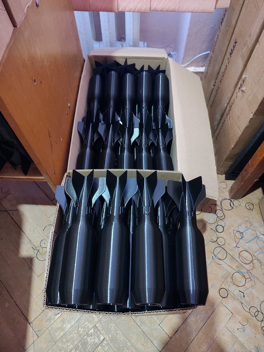 А тим часом робота кипить - свята - то не привід гальмувати зменшення поголів'я свинособак!😁
Вже надруковано 80+ штук чергової партії.
👇