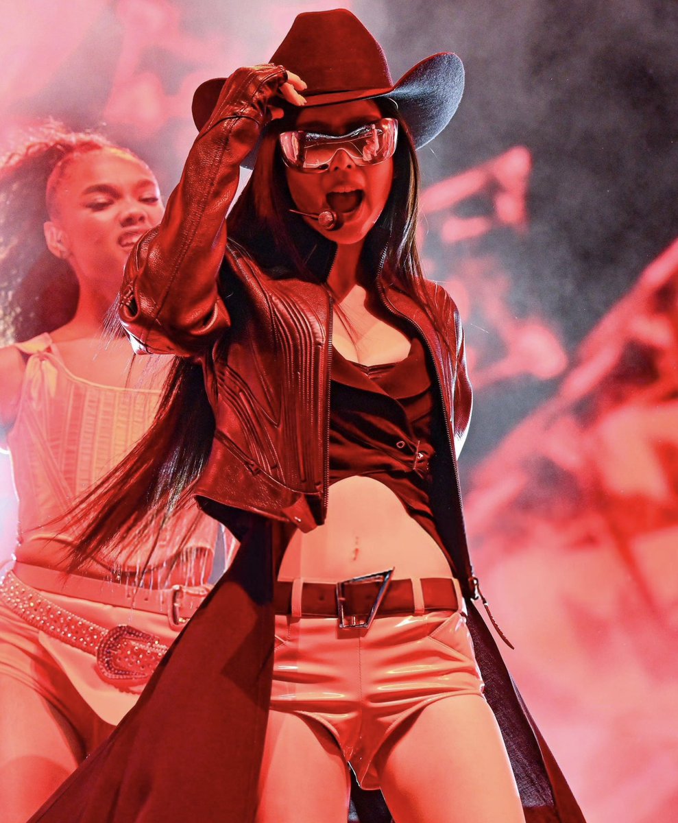 BLACKPINKCNTRAL's tweet photo. JENNIE and LISA for Coachella Week 2. We are so proud of you! 🫂 https://t.co/sjflzQQucS