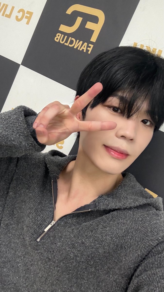 FCLIVE_ROOKIE's tweet photo. 2025 #LUPITER LIVE IN JAPAN
本日のフォーカスは #SANGWOO 🎧✨
ヒップホップダンスが得意で、末っ子とは思えない圧倒的カリスマ性🔥パフォーマンスをぜひ会場でご覧ください!
5/25まで新宿にてイベント開催中❣
初回の方は無料✨
#FCLIVE_SHINJUKU
https://t.co/CqhIqFWELl
#유피테르 #ユピテル https://t.co/GkwnSjiwcO