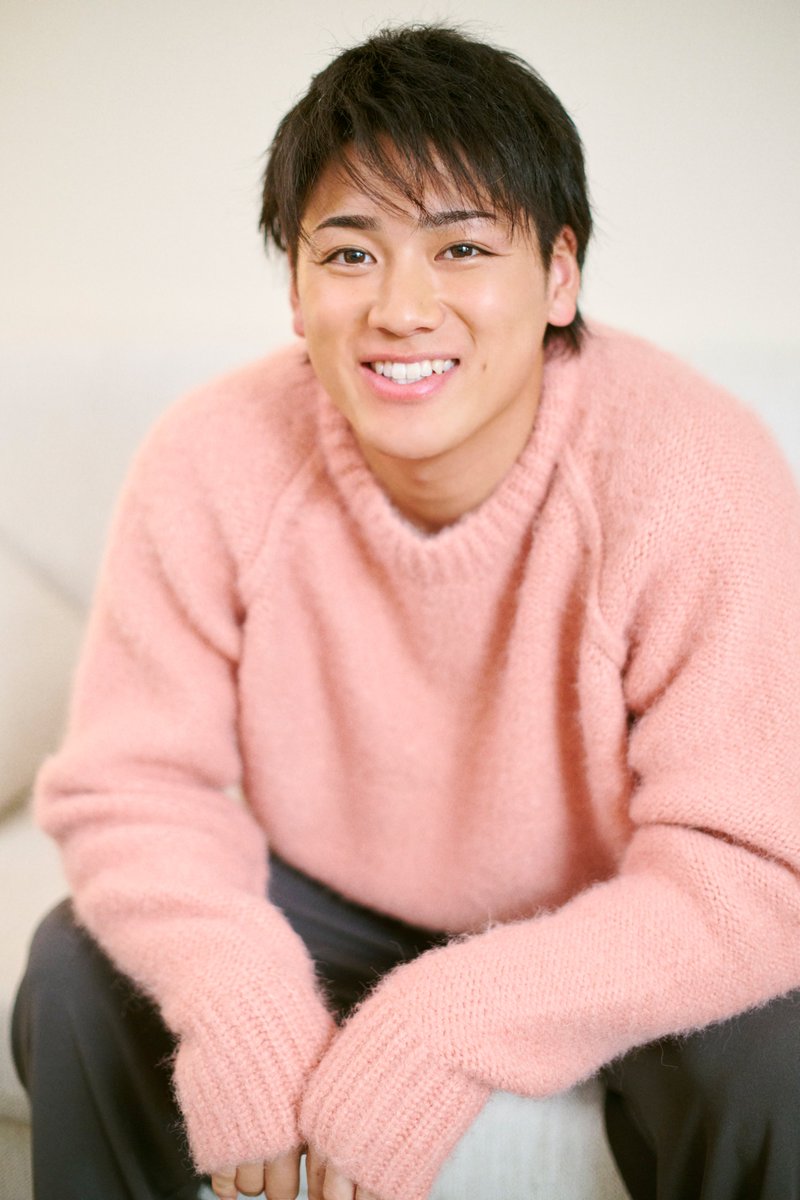 encountofficial's tweet photo. DeNA森敬斗、異例のシーズン中にソロ写真集を発売　“国宝級イケメン”がホテルデート
https://t.co/X5VFTgkU6D
#森敬斗 #DeNA https://t.co/SUQg2qCIMM