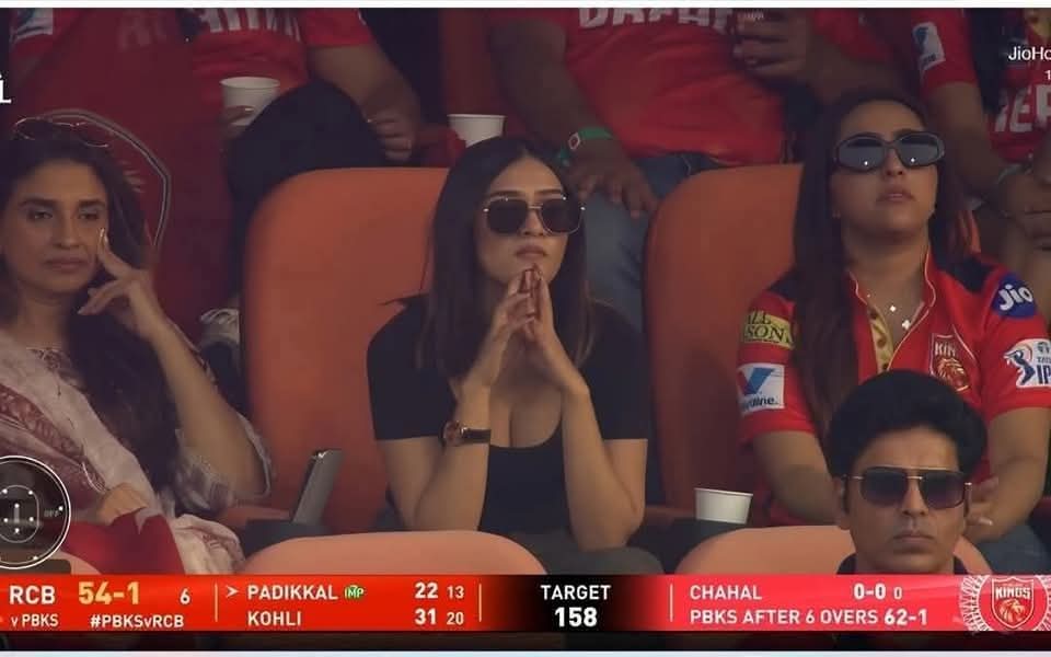 चहल भाई बॉल अच्छी,
स्पिन कर रहे हैं आजकल..! 💀
#Coachella2025 #ConexionHonduras7 #CHOIHYUNSUK